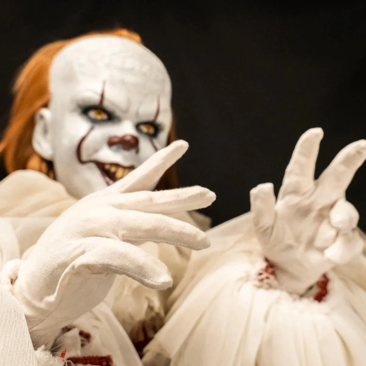 IT - PENNYWISE PREMIUM SCALE DOLL