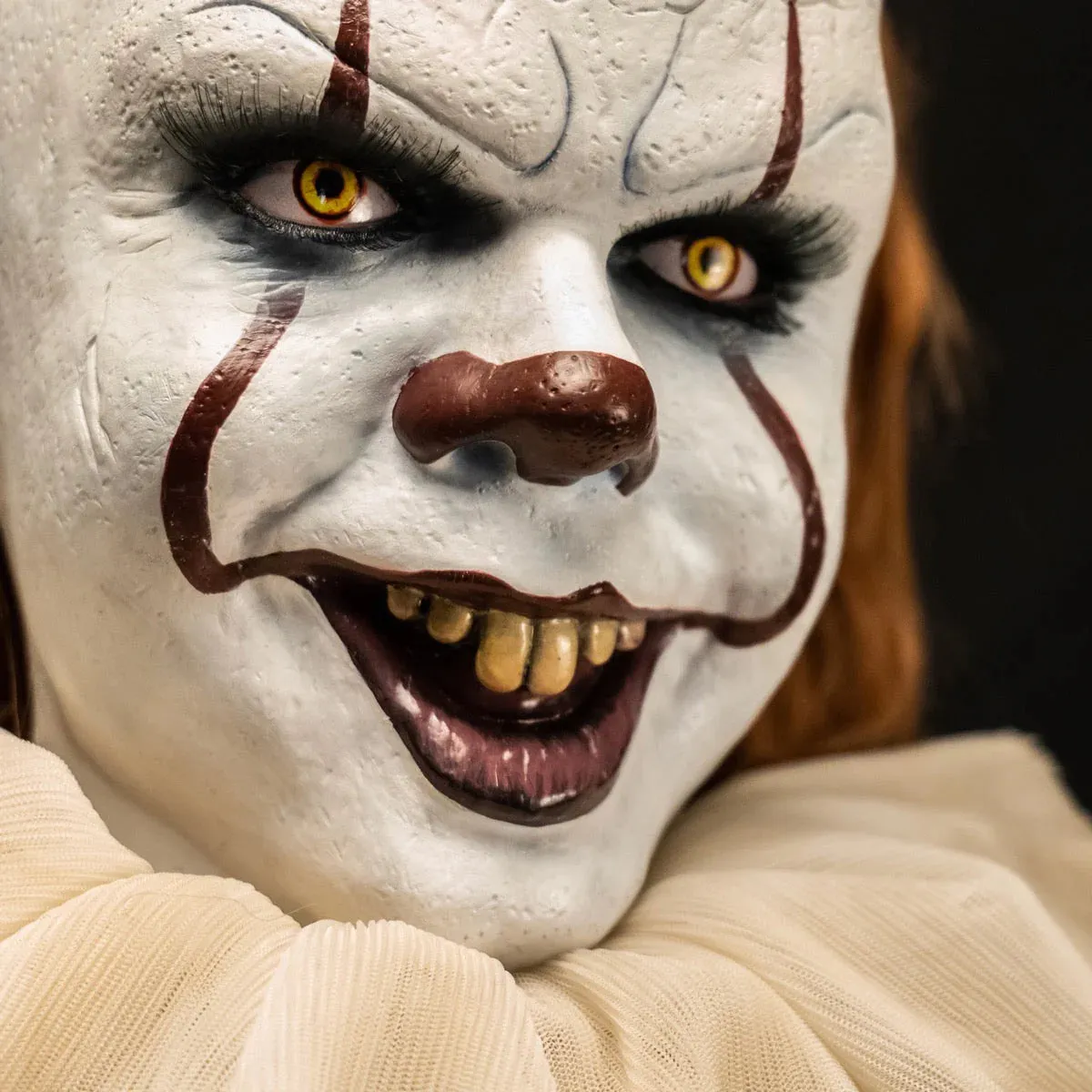 IT - PENNYWISE PREMIUM SCALE DOLL