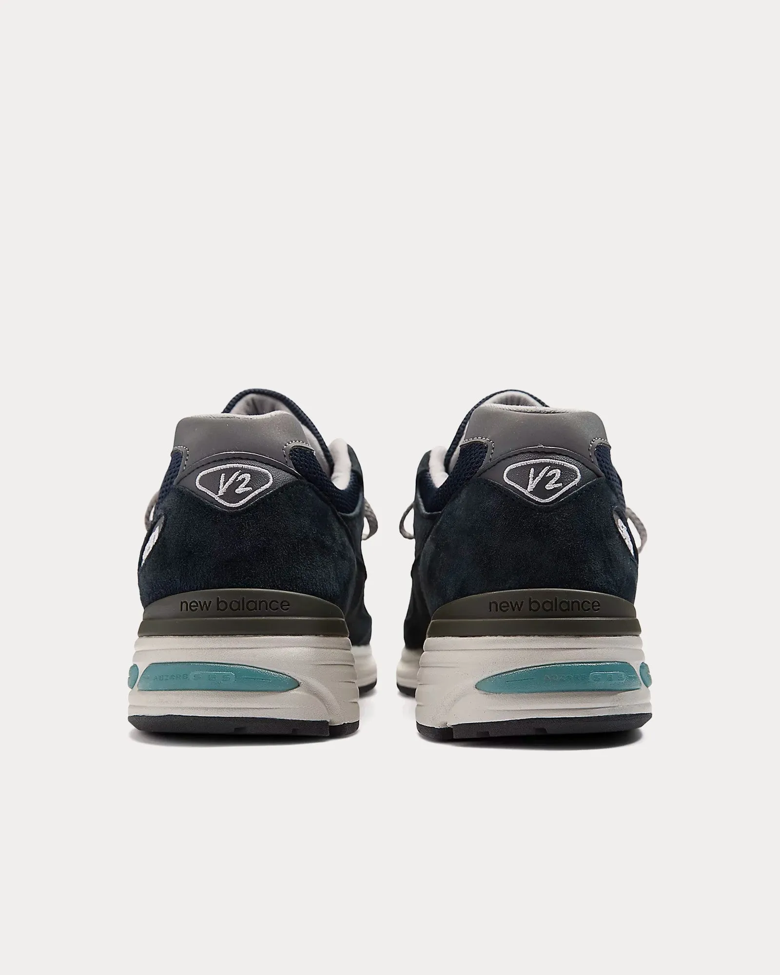 MADE in UK 991v2 Dark Navy / Smoked Pearl / Silver Low Top Sneakers