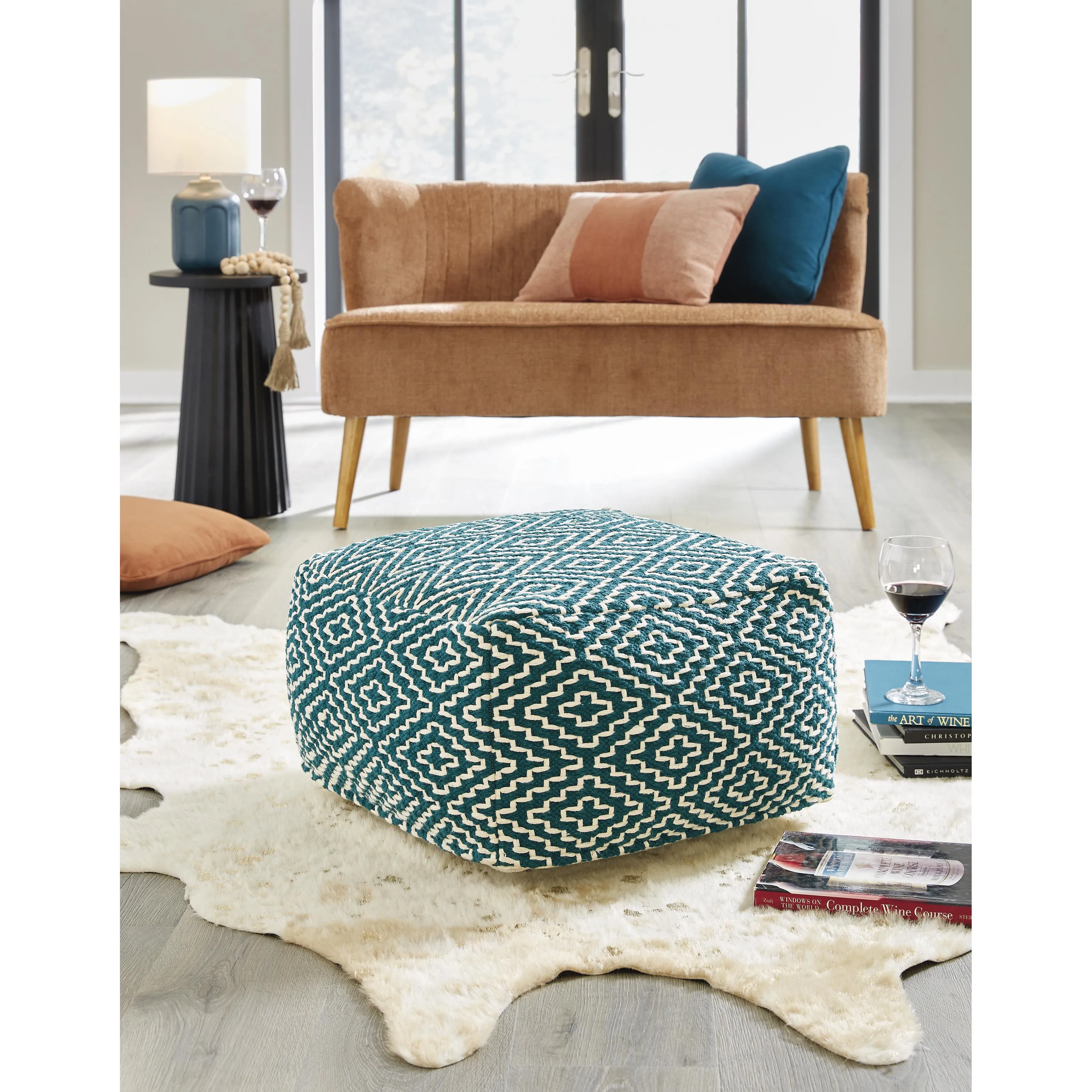 Signature Design by Ashley Brynnsen A1001055 Pouf
